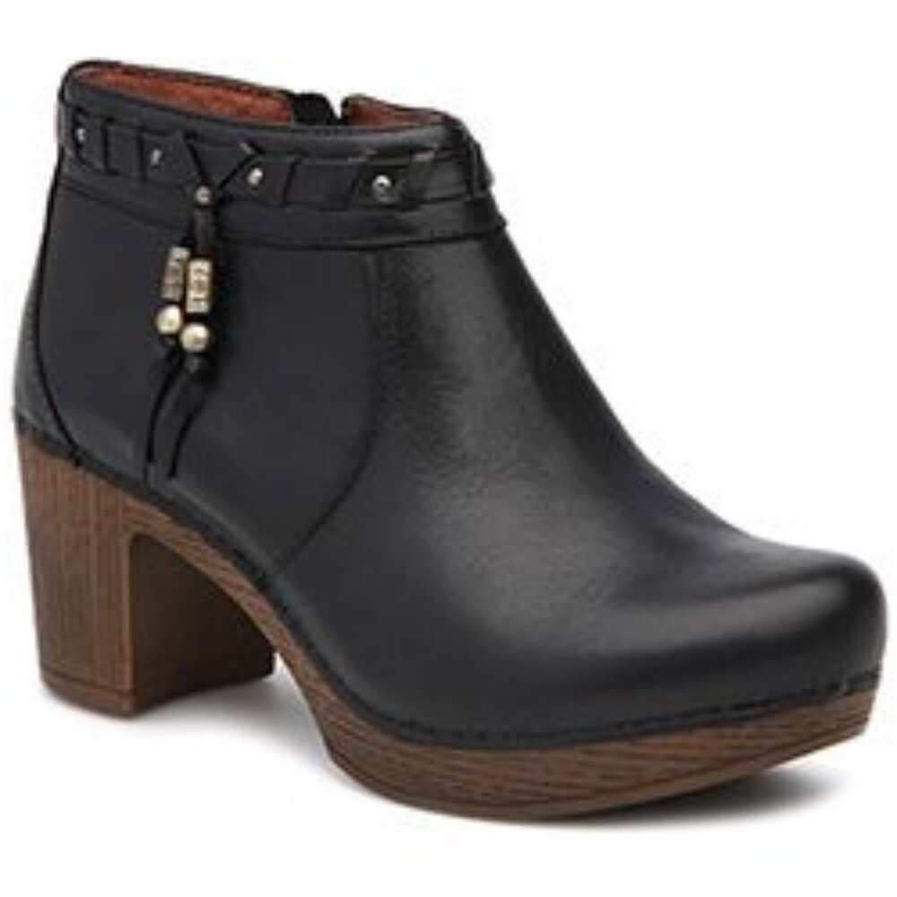 Like New Dansko Dabney Black Leather Ankle Boots size 38 / 7.5